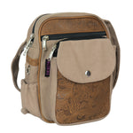 Nijens Gassitasche Konstanz in Beige-Braun mit edler Lederprägung, kompakte Hüft- und Umhängetasche für Hundespaziergänge und Reiten. Seitenansicht