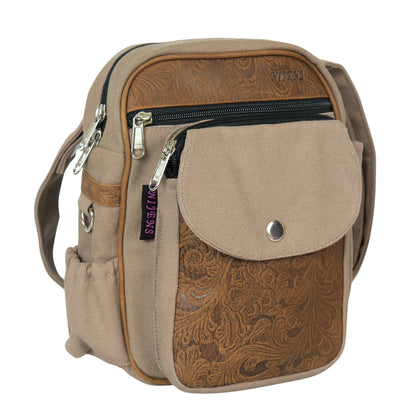 Nijens Gassitasche Konstanz in Beige-Braun mit edler Lederprägung, kompakte Hüft- und Umhängetasche für Hundespaziergänge und Reiten. Seitenansicht