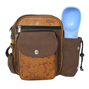 Braune Gassi- und Reittasche Konstanz von Nijens aus robustem Canvas mit geprägtem Leder, seitlichem Flaschenhalter und mehreren Reißverschlussfächern