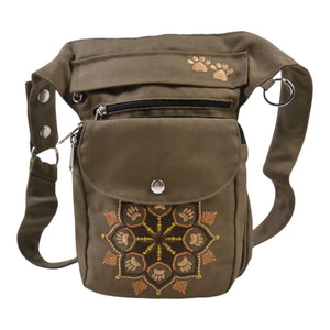 Braune Nijens Gassi-Tasche Hannover aus wasserabweisendem Polyesterstoff mit Mandala-Stickerei und Pfotenmotiv, praktische Bauchtasche für Hundespaziergänge.