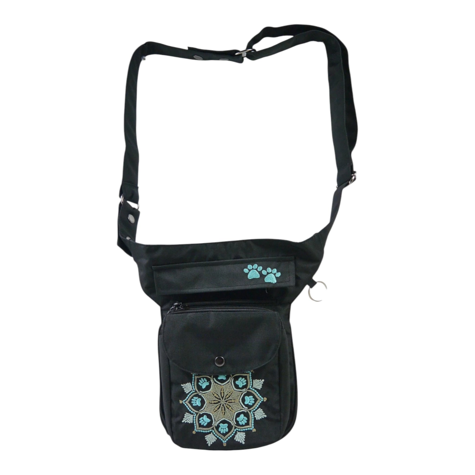 Schwarze Nijens Gassi-Tasche Hannover aus wasserabweisendem Polyesterstoff mit Mandala-Stickerei und Pfotenmotiv, praktische Bauchtasche für Hundespaziergänge. Frontansicht.