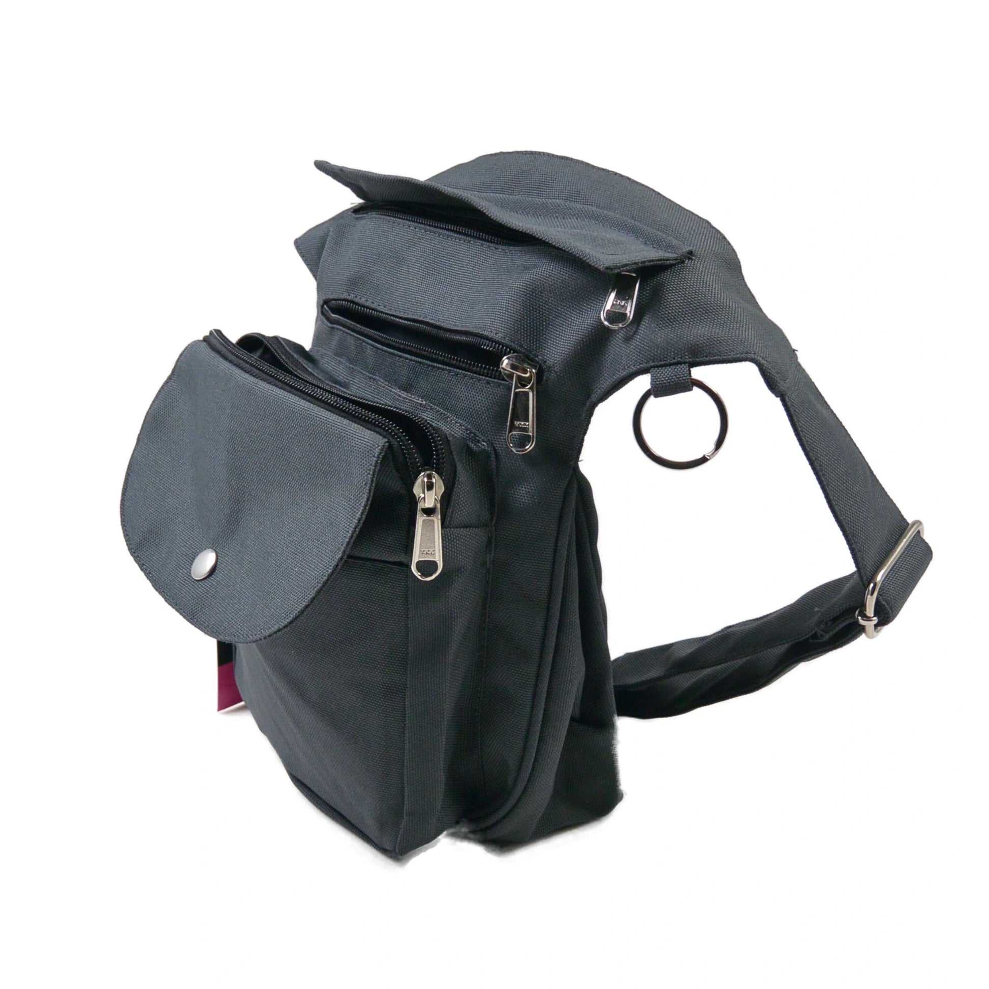 Seitliche Ansicht der anthrazitfarbenen Gassitasche Super-Hannover mit Reißverschlussfächern und Schlüsselring.