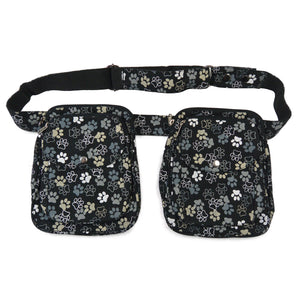 Doppelte-Gassitasche aus Canvas, Schwarz mit großen Pfoten-Design. Inkl. Gürtel und extra auswaschbarem Leckerlifach.