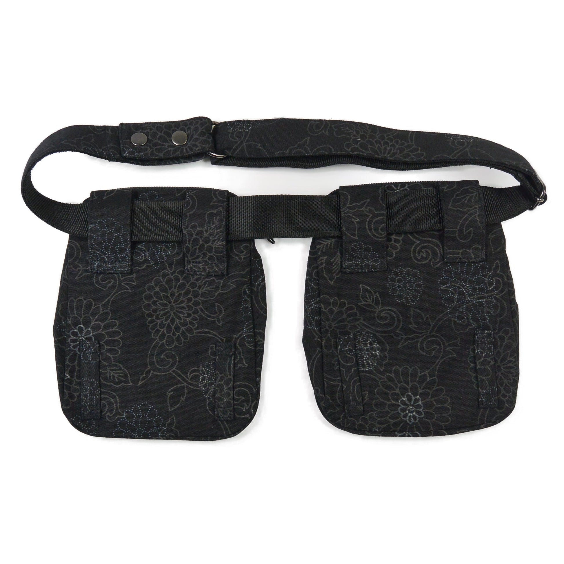 Ansicht Rückseite der Doppelte-Gassitasche aus Canvas, Schwarz mit floralen Ornamenten.   - Dresden 57 Nijens Shop