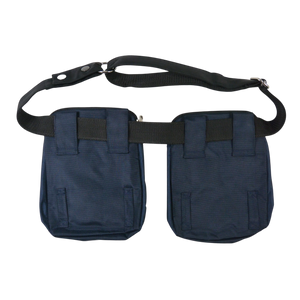 Rückseite der doppelten Gassi-Tasche Dresden in Dunkelblau mit verstellbarem Gürtel