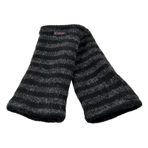 Pulswärmer, Armstulpen aus Schurwolle Anthrazit, Grau gestreift mit Daumen frei und gefüttert mit Fleece.