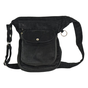 Gürteltasche, Gassi-Tasche aus Cord Grau. Diese Gürteltasche hat zwei Reißverschlussfächer vorne sowie ein Einsteckfach, welches durch einen Überschlag mit Druckknopf verschlossen wird. Auf der hinteren Seite befindet sich ein weiteres Reißverschlussfach. An der Seite des Taschengurtes befindet sich ein kleiner Metallring und zum Anhängen kleiner Beuteltaschen.