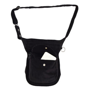 Gürteltasche, Gassi-Tasche aus Cord Schwarz. Der Taschengurt ist größenverstellbar und das Einsteckfach vorne bietet Platz fürs Handy und wird durch einen Überschlag mit Klett und Druckknopf verschlossen.