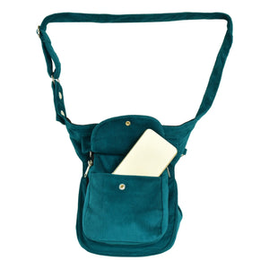 Gürteltasche, Gassi-Tasche aus Cord Seegrün. Der Taschengurt ist größenverstellbar und das Einsteckfach vorne bietet Platz fürs Handy und wird durch einen Überschlag mit Klett und Druckknopf verschlossen.