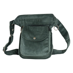 Bauchtasche, Gassi-Tasche aus Cord Olivgrün. Diese Gürteltasche hat zwei Reißverschlussfächer vorne sowie ein Einsteckfach, welches durch einen Überschlag mit Druckknopf verschlossen wird. Auf der hinteren Seite befindet sich ein weiteres Reißverschlussfach. An der Seite des Taschengurtes befindet sich ein kleiner Metallring, zum anhängen kleiner Beuteltaschen.
