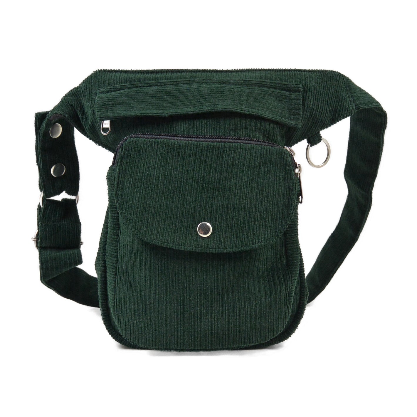 Bauchtasche, Gassi-Tasche aus Cord Tannengrün. Diese Gürteltasche hat zwei Reißverschlussfächer vorne sowie ein Einsteckfach, welches durch einen Überschlag mit Druckknopf verschlossen wird. Auf der hinteren Seite befindet sich ein weiteres Reißverschlussfach. An der Seite des Taschengurtes befindet sich ein kleiner Metallring, zum anhängen kleiner Beuteltaschen.
