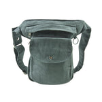 Bauchtasche, Gassi-Tasche aus Cord Salbeigrün. Diese Gürteltasche hat zwei Reißverschlussfächer vorne sowie ein Einsteckfach, welches durch einen Überschlag mit Druckknopf verschlossen wird. Auf der hinteren Seite befindet sich ein weiteres Reißverschlussfach. An der Seite des Taschengurtes befindet sich ein kleiner Metallring, zum anhängen kleiner Beuteltaschen.