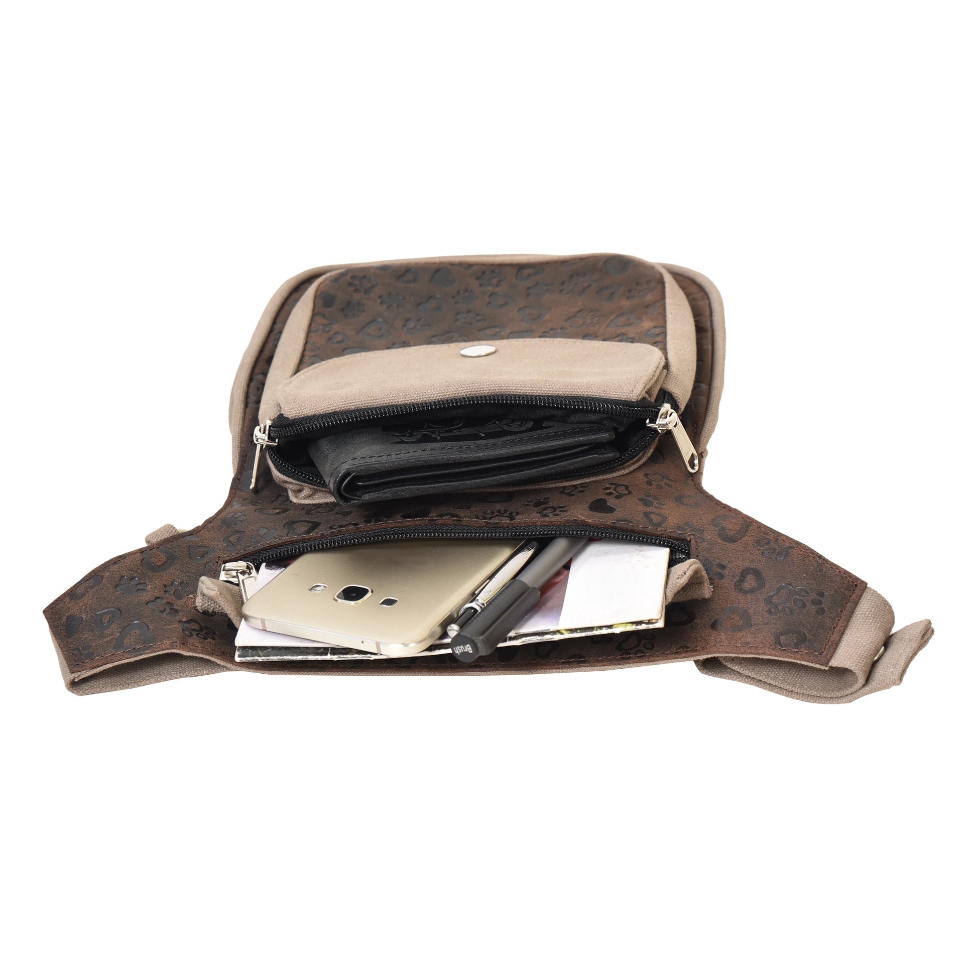 Innenansicht der Nijens Gassi-Tasche Hannover in Beige-Braun mit Fächern für Handy, Portemonnaie und Stifte