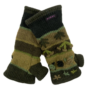 Schurwolle Strickstulpen mit Daumen, Pulswärmer. Gestreift mit aufgestickten Blumen. In verschiedenen Grüntönen.