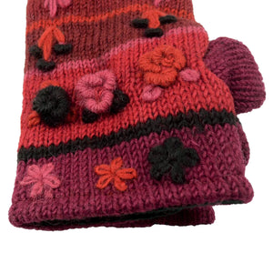 Schurwolle Strickstulpen mit Daumen. Gestreift mit aufgestickten Blumen. In verschiedenen Rottönen. Innenfutter Fleece.