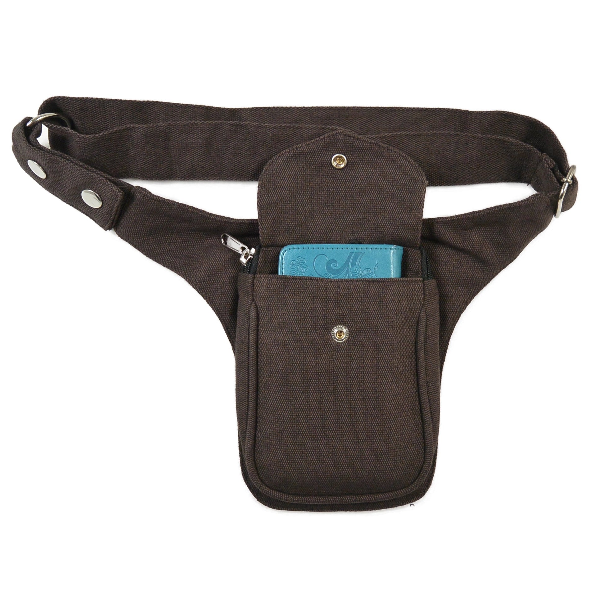 Kleine Bauchtasche aus robustem Baumwollstoff in Schokobraun. Diese Gürteltasche hat ein Reißverschlussfach vorne sowie ein Einsteckfach für das Handy.