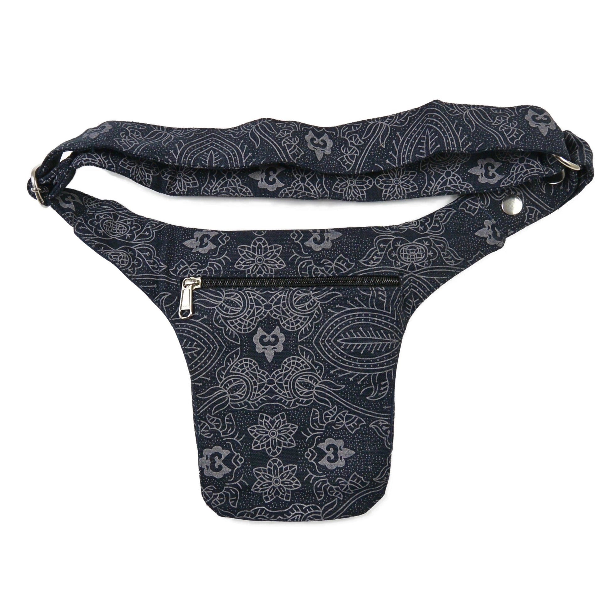 Kleine Bauchtasche aus robustem Baumwollstoff in Blau mit floralen Ornamenten. Auf der hinteren Seite befindet sich ein Reißverschlussfach.