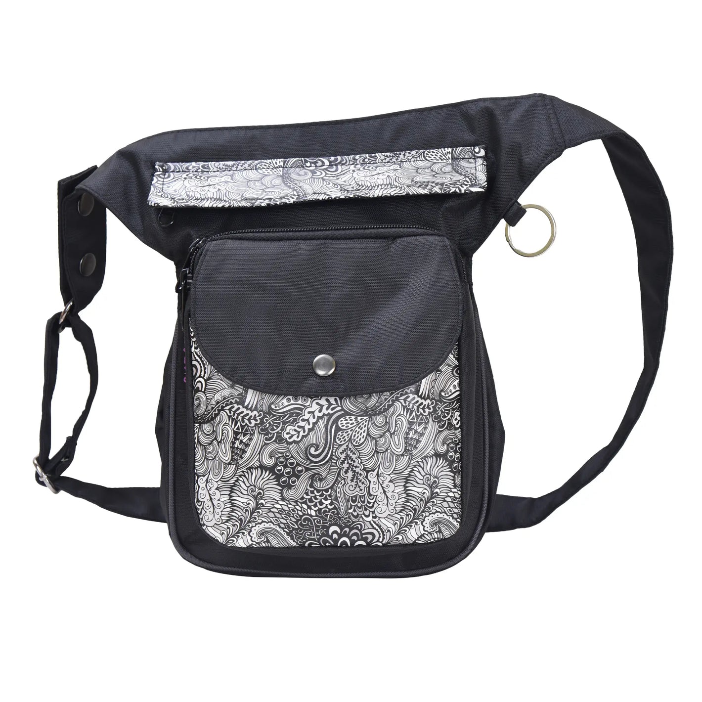 Gassi-Tasche, Gürteltasche schwarz und wasserabweisend mit einem Ring zum Befestigen von kleinen Sachen. Diese Tasche verfügt über zwei Reißverschlussfächer und einem Einsteckfach vorne.