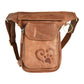 XXXL Gürteltasche aus Leder Cognac-Braun mit Pfote im Herz Prägung, mit einem Ring zum Befestigen von kleinen Sachen. Diese Tasche verfügt über zwei Reißverschlussfächer und einem Einsteckfach vorne. 
