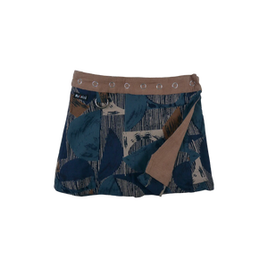 Wenderock für Kinder aus Baumwolle Blau, Beige mit abstraktem Muster und Druckknopfleiste.