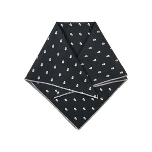Dreieckige Hundehalstuch, Hundebandana, Stoff Schwarz mit Totenkopf Muster. Nijens Shop