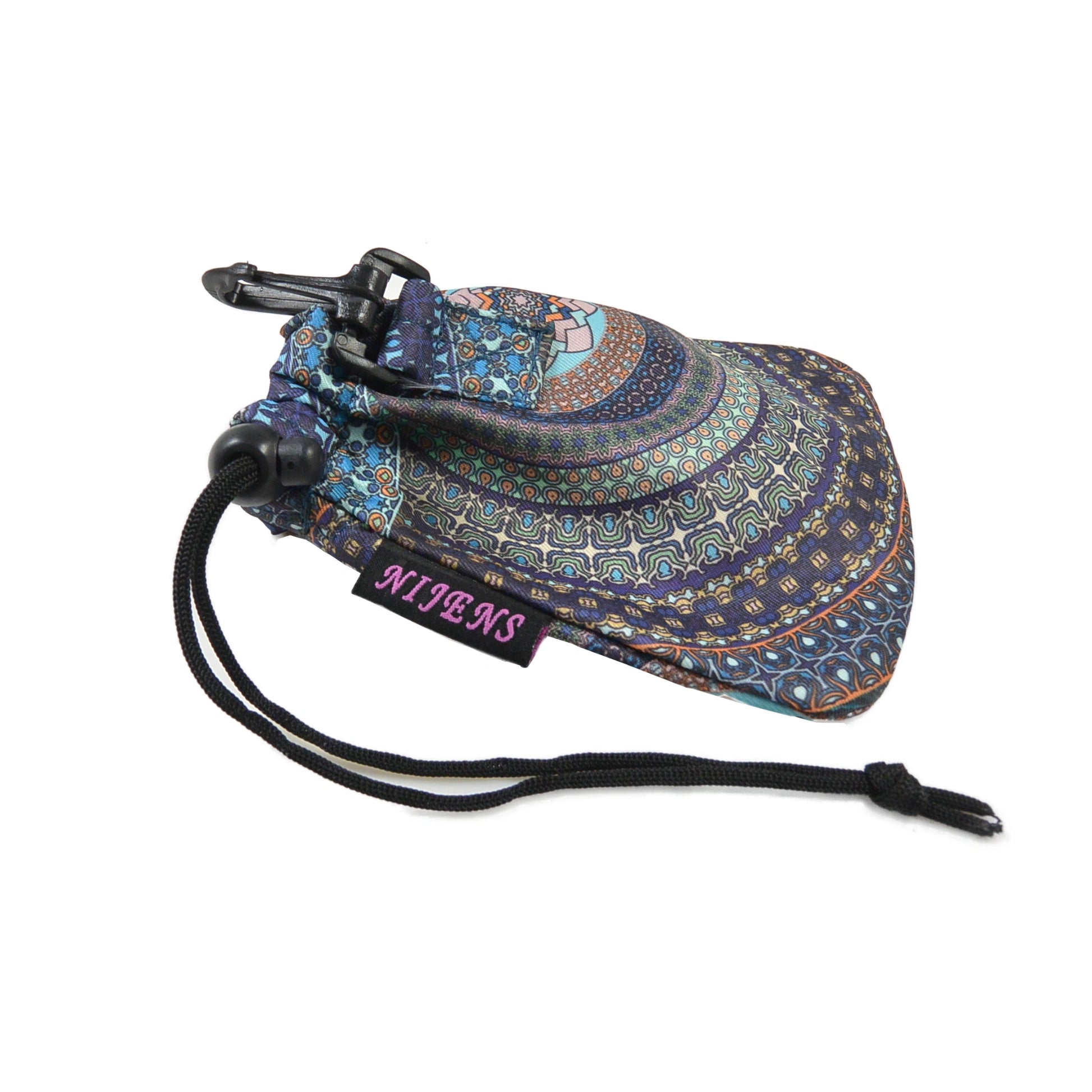Wasserfester Leckerlibeutel mit Mandala-Muster in Blau und Karabiner von Nijens