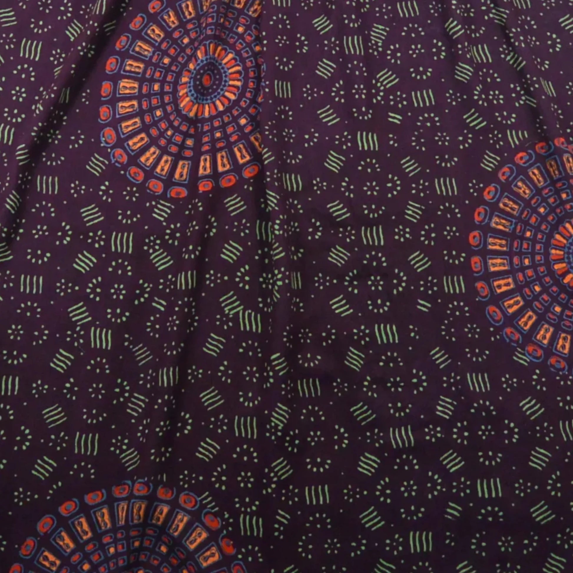 Sommerrock Lang mit elastischem Bund aus Rayon Lila, Mandala mit Punkten und Strich Muster.