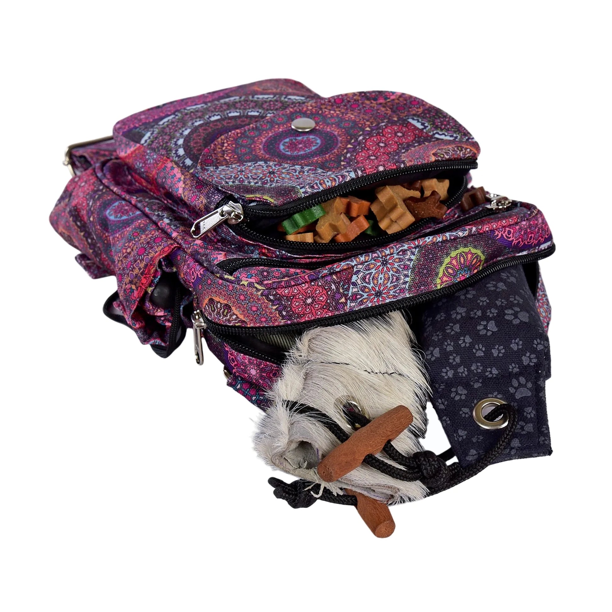Gassitasche geöffnet mit Hundeleckerlis und Trainings-Dummy im Hauptfach – ideal für Hundebesitzer - Konstanz 71082 Nijens Shop