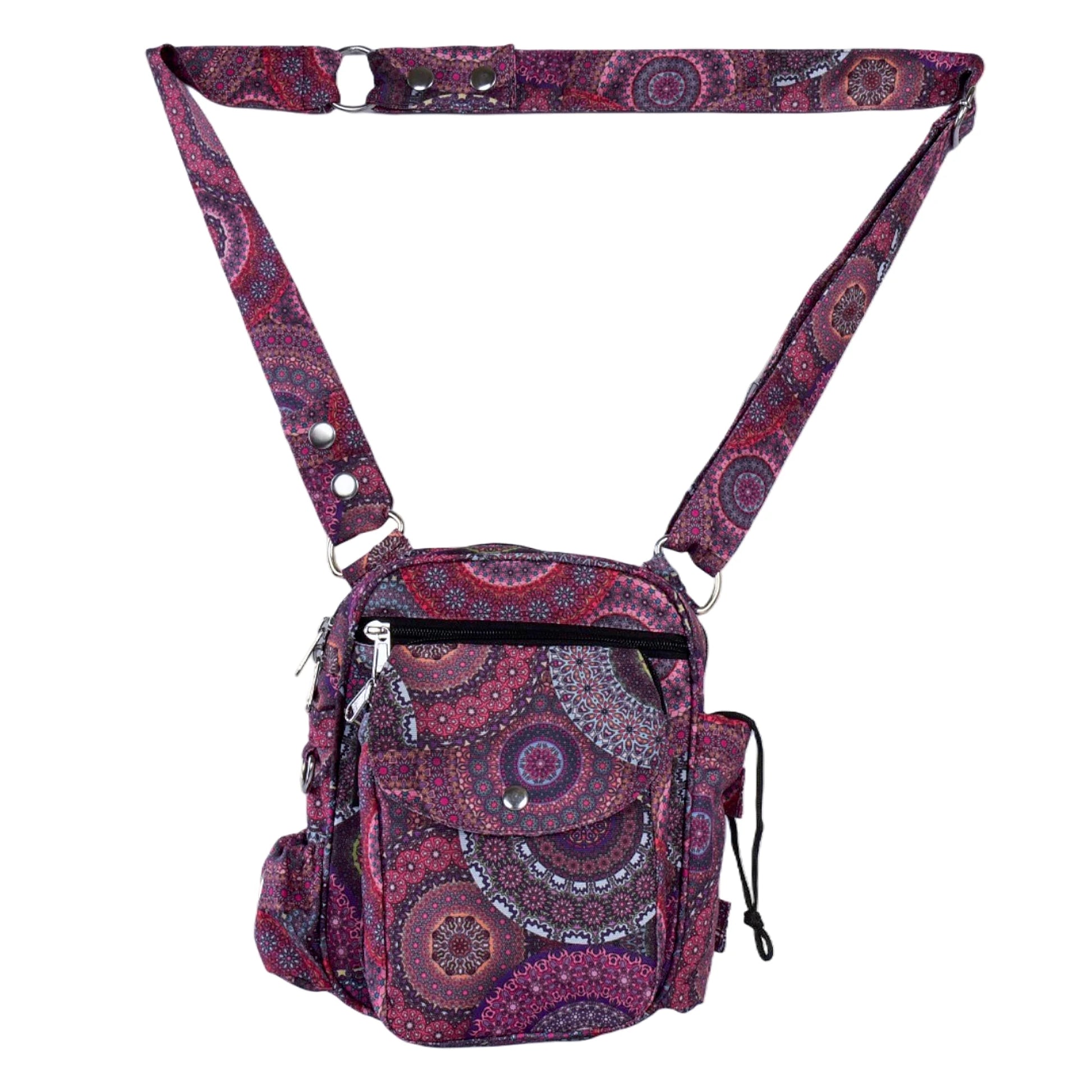 Die Tasche ist in einem lila-roten Mandala Design 