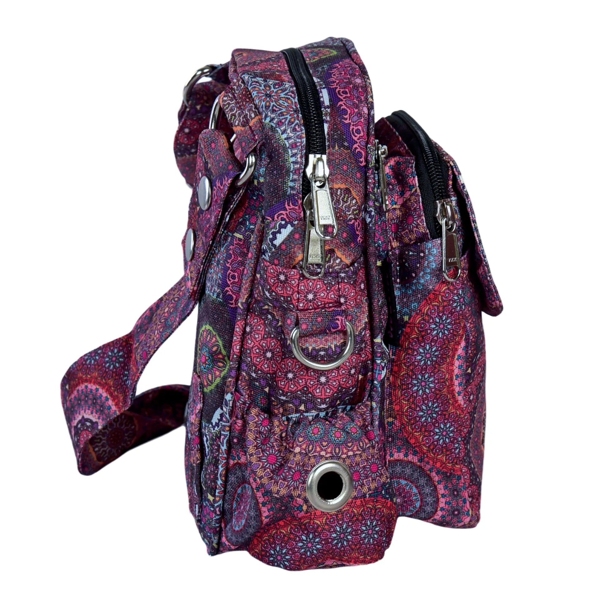 Seitenansicht der Tasche mit silbernen Ringen, Reißverschlüssen sowie extra Fach mit Öse für Hundekotbeutel - Konstanz 71082 Nijens Shop