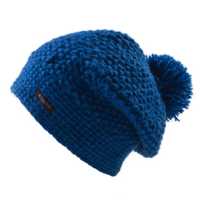 Seitenansicht: Bommelmütze, lange Wollmütze mit Bommel aus Schurwolle, in Blau.