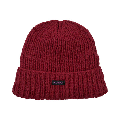 Nijens kurze Beanie Siraha in Weinrot, handgestrickt aus 100 % Schurwolle mit breitem Umschlag und grober Strickstruktur