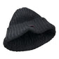 Kurze Nijens Beanie Tulsipur in Schwarz aus Schurwolle mit breitem Umschlag und Rippstrickmuster. Innennsicht.