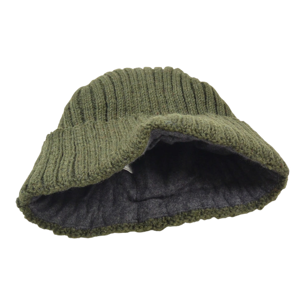 Kurze Nijens Beanie Tulsipur in Dunkeloliv aus Schurwolle mit breitem Umschlag und Rippstrickmuster. Innenansicht.