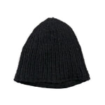 Kurze Beanie Mütze, Wollmütze aus Schurwolle Schwarz.