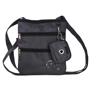 Gassi-Umhängetasche aus wasserabweisenden Stoff Anthrazit mit Pfote Herz Applikation, einem großen Reißverschlusshauptfach, zwei Reißverschlussfächer vorne und einem Reißverschluss hinten. Extra kleine Beuteltschen zum Anhängen mit Metallöse zur Entnahme von Hundekotbeutel.