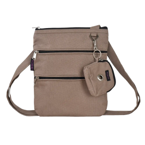 Gassi-Umhängetasche aus wasserabweisenden Stoff Beige mit einem großen Reißverschlusshauptfach, zwei Reißverschlussfächer vorne und einem Reißverschluss hinten. Extra kleine Beuteltschen zum Anhängen mit Metallöse zur Entnahme von Hundekotbeutel.