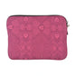 Rückseite der Laptop Sleeve von Nijens mit rosa Ornamentmuster