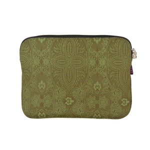Rückseite der Laptop Sleeve von Nijens mit grünem Ornamentmuster