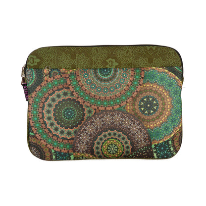 Grüne Mandala Laptop Sleeve von Nijens für 13 und 15 Zoll, Vorderansicht
