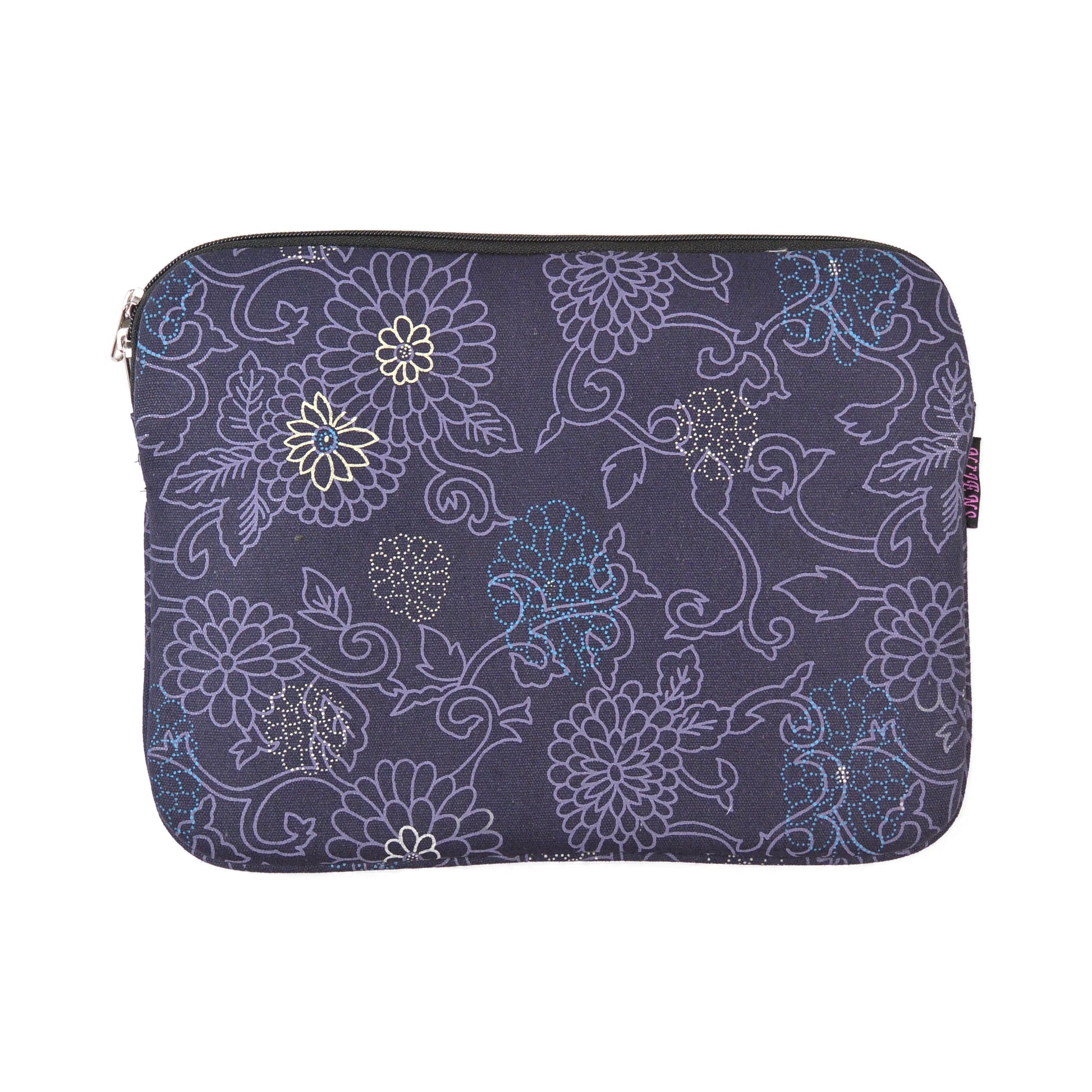 Lila Mandala Laptop Sleeve von Nijens, Rückansicht, geeignet für 13 und 15 Zoll