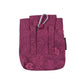 Rückseite der pinken Baza Canvas-Tasche mit Karabiner und zwei Gürtelschlaufen