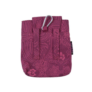 Rückseite der pinken Baza Canvas-Tasche mit Karabiner und zwei Gürtelschlaufen