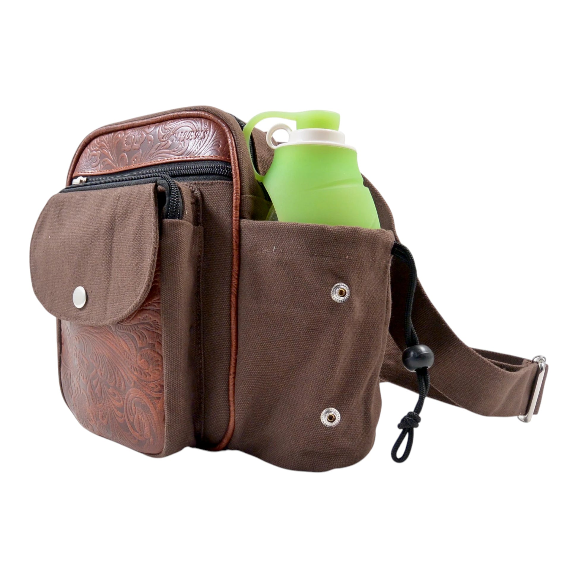 Braune Gassitasche von Nijens aus robustem Canvas mit geprägtem Leder Brandy, seitlichem Flaschenhalter 