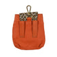 Rückseite der Baza Leder Leckerli-Tasche in Orange mit Karabiner und zwei Gürtelschlaufen