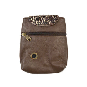 Baza Leder Leckerli-Tasche in Dunkelbraun mit Gepard-Kuhfell-Element und Metallöse für Hundekotbeutel