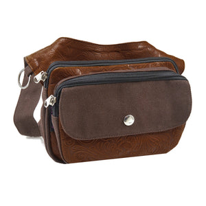 Brandy-Braun Hüfttasche aus Leder mit floralem Muster – Vorderansicht mit sichtbaren Fächern und Details