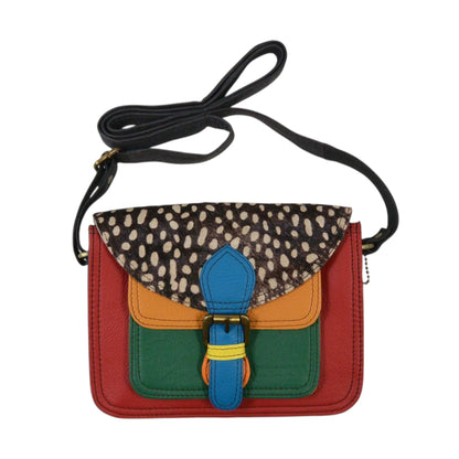 Kleine bunte Leder Umhängetasche mit Gepard-Muster, farbigem Leder in Rot, Orange und Grün sowie verstellbarem Schulterriemen.