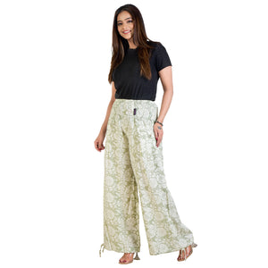 Bequeme Hose für Damen aus Viskose mit olivgrünem Ethno-Blumenprint und Seitentaschen