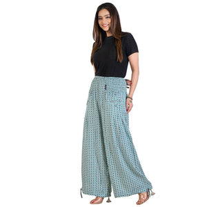 Bequeme Sommerhose für Damen aus Viskose mit türkis-grünem Ethno-Print und Seitentaschen